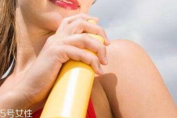 防曬噴霧會堵塞毛孔嗎？防曬噴霧容易堵毛孔嗎？