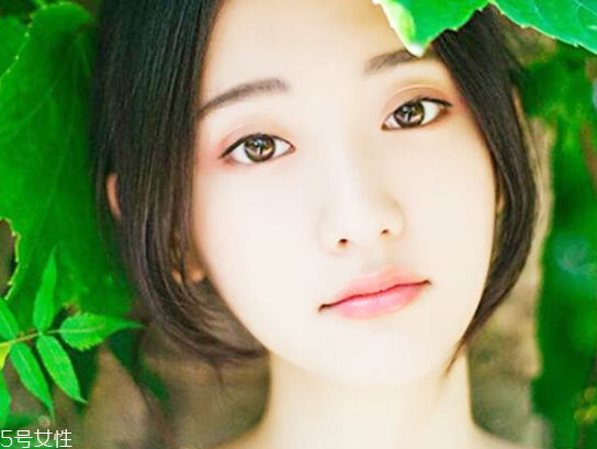 夏天臉癢是怎么回事 夏天臉癢是缺水嗎 夏天臉癢是怎么回事 夏天臉癢是缺水嗎