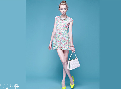 碎花長裙配什么鞋子好看 碎花長裙適合什么鞋子 碎花長裙配什么鞋子好看 碎花長裙適合什么鞋子