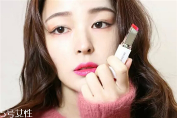 經(jīng)?；瘖y對皮膚有什么影響 經(jīng)?；瘖y的危害