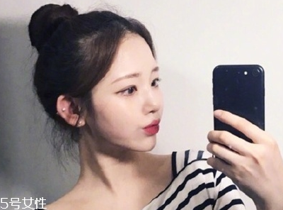 經(jīng)?；瘖y對皮膚有什么影響 經(jīng)常化妝的危害