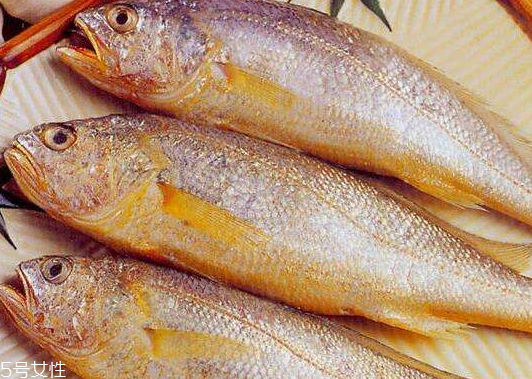 黃花魚(yú)去鱗嗎？黃花魚(yú)去內(nèi)臟嗎？