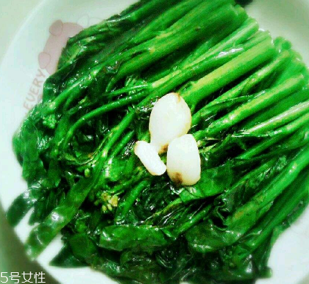 芥蘭炒飯怎么做？雞蛋怎么做成蛋炒飯？