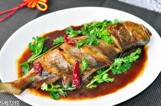 黃花魚為什么都是死的？死黃花魚可以吃嗎？