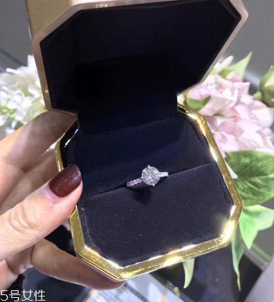 鉆戒和黃金戒指哪個(gè)好？鉆戒和黃金戒指哪個(gè)更保值？