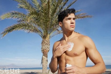 男士防曬霜用前要洗臉嗎 男士防曬霜用前用洗面奶洗嗎 男士防曬霜用前要洗臉嗎 男士防曬霜用前用洗面奶洗嗎