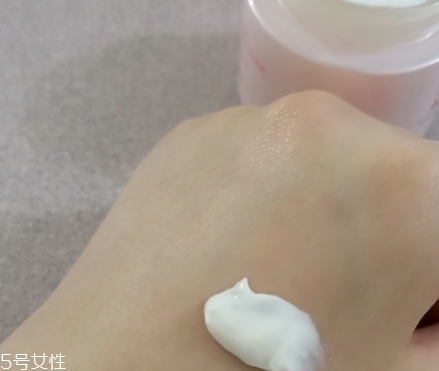 羽西白芍素顏霜怎么用？羽西白芍素顏霜要卸妝嗎