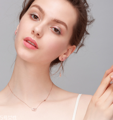 今年流行什么鎖骨鏈？鎖骨鏈流行什么款式？