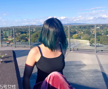 北極星發(fā)色在家自己怎么染 北極星發(fā)色能不漂發(fā)直接染嗎 北極星發(fā)色在家自己怎么染 北極星發(fā)色能不漂發(fā)直接染嗎