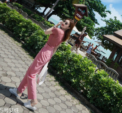 女裝粉色怎么搭配？粉色女裝搭配圖片