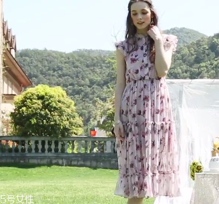 女裝粉色怎么搭配？粉色女裝搭配圖片