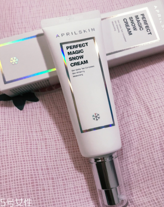 素顏霜涂完要不要打粉？擦素顏霜后要擦散粉嗎？