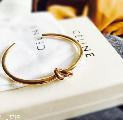 手鐲可以戴兩只手嗎？手鐲可以兩只手同時(shí)戴嗎？