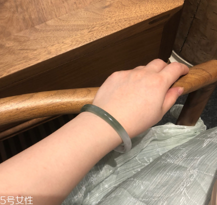 手鐲可以讓別人摸嗎？手鐲被別人摸了有影響嗎？