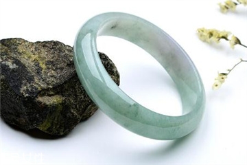 手鐲可以讓別人摸嗎？手鐲被別人摸了有影響嗎？