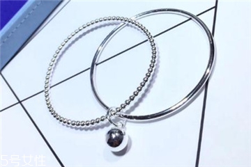 手鐲可以戴著洗澡嗎？手鐲洗澡要摘下嗎？