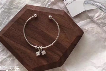 手鐲取不下來怎么辦？手鐲取不下來解決方法