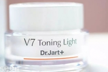 素顏霜太白怎么辦？素顏霜涂太白怎么改善？