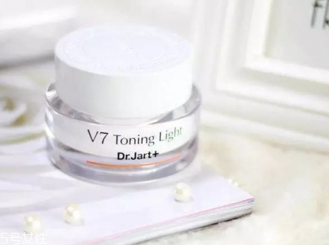 素顏霜太白怎么辦？素顏霜涂太白怎么改善？