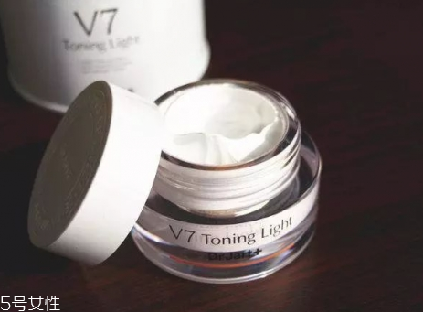 素顏霜太白怎么辦？素顏霜涂太白怎么改善？