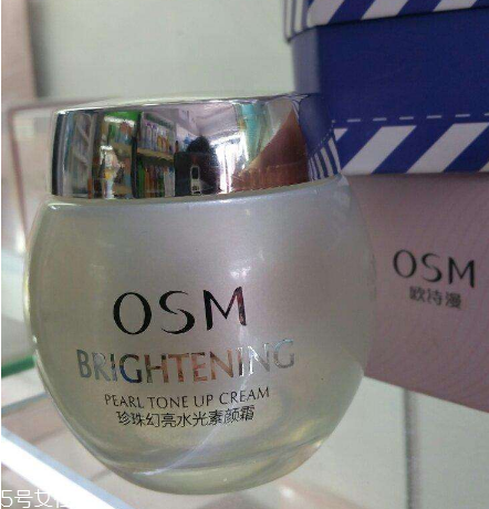 素顏霜太油怎么辦？用素顏霜臉很油怎么辦？