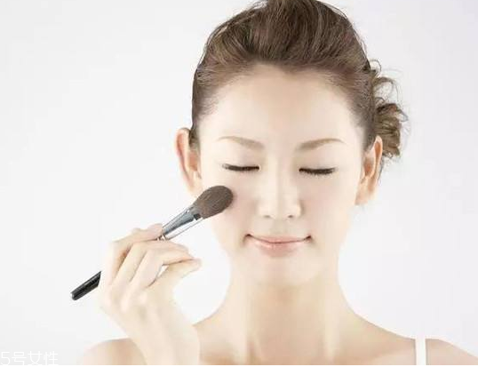 腮紅是刷在哪個(gè)位置？標(biāo)準(zhǔn)腮紅打在什么位置？