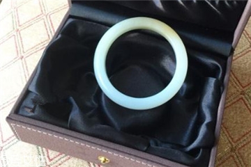 手鐲是圓的好還是扁的好？手鐲買圓的還是扁的？