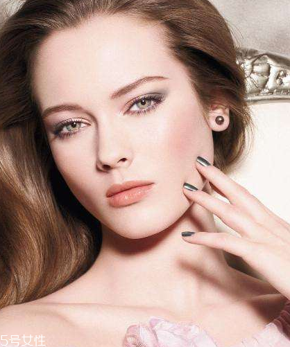 腮紅對(duì)皮膚有害嗎？腮紅對(duì)皮膚有哪些傷害？