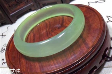 手鐲戴不進(jìn)去怎么辦？手鐲戴不進(jìn)去解決妙招