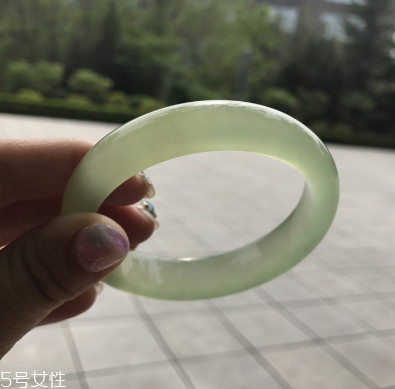 手鐲對身體有好處嗎？手鐲有哪些好處？