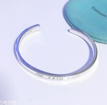 手鐲發(fā)黑是什么原因？手鐲為什么發(fā)黑？