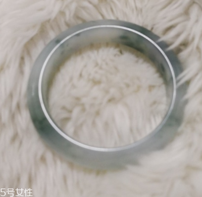 手鐲什么顏色好看？手鐲買哪種顏色好？