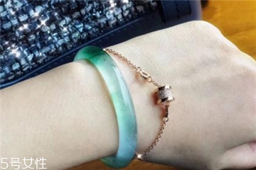 手鐲什么顏色好看？手鐲買哪種顏色好？