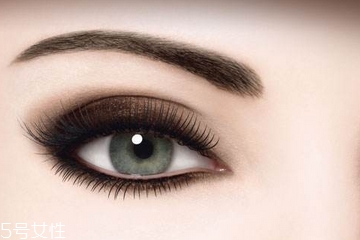 眼影會(huì)暈妝嗎？為什么眼影總是暈妝？