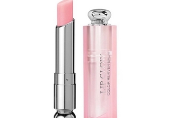 唇膏能吃嗎？潤(rùn)唇膏吃進(jìn)去要不要緊？