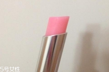 唇膏能讓睫毛變長(zhǎng)嗎？潤(rùn)唇膏涂睫毛會(huì)增長(zhǎng)嗎？