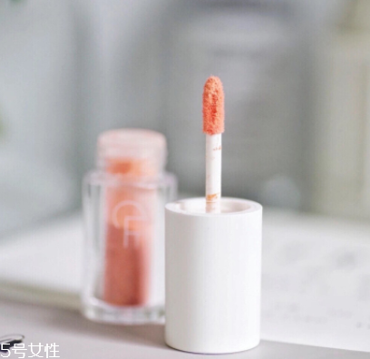 唇膏能讓睫毛變長(zhǎng)嗎？潤(rùn)唇膏涂睫毛會(huì)增長(zhǎng)嗎？