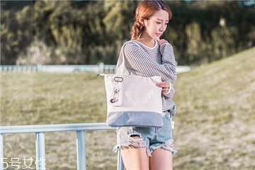 女生夏天背什么包？女生夏季包包搭配圖片