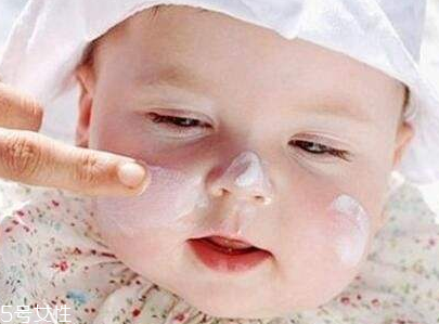 寶寶潤膚霜還有半年就過期了可以用嗎 寶寶潤膚霜還有半年就過期了可以用嗎