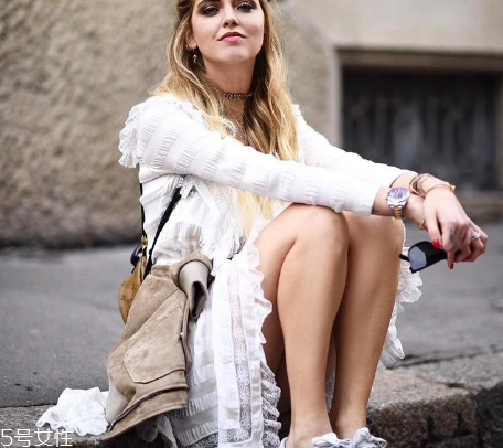 雙肩包配什么衣服好看？雙肩包搭配圖片