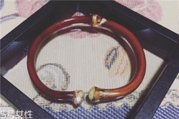 雞血藤手鐲可以碰水嗎？雞血藤手鐲沾水好嗎？