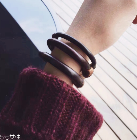 雞血藤手鐲一般多少錢(qián)？雞血藤手鐲市場(chǎng)價(jià)格