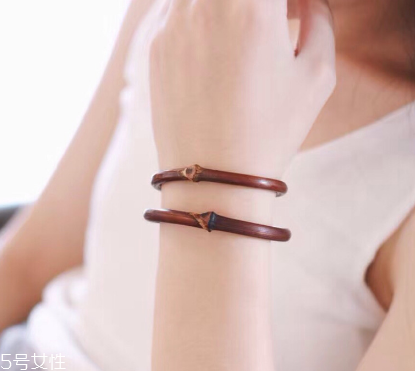 雞血藤手鐲有什么功效？雞血藤手鐲佩戴的好處