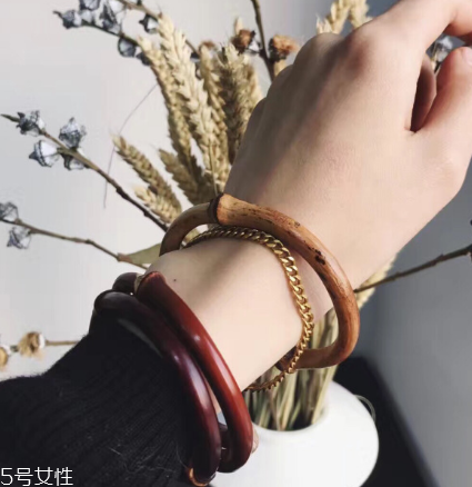 雞血藤手鐲有什么功效？雞血藤手鐲佩戴的好處