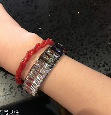 紅珊瑚手鏈真假鑒別 怎樣辨別紅珊瑚手鏈的真假？