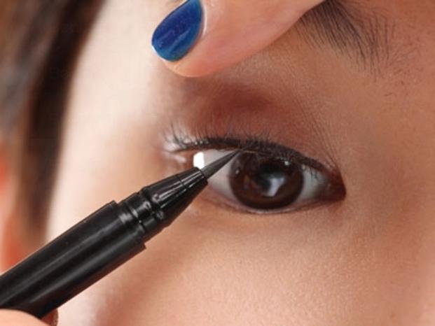 新手怎么畫(huà)眼線技巧圖解 5步驟畫(huà)出精靈眼線 新手怎么畫(huà)眼線技巧圖解 5步驟畫(huà)出精靈眼線