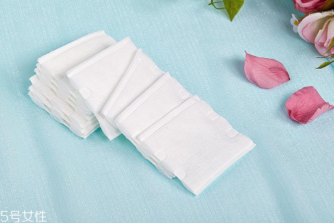 沒(méi)有化妝棉怎么卸妝 沒(méi)有化妝棉可以用什么代替卸妝