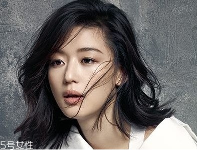 沒(méi)有化妝棉怎么卸妝 沒(méi)有化妝棉可以用什么代替卸妝