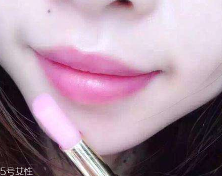 唇膏過敏怎么辦？唇膏過敏癥狀