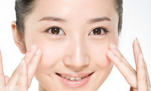用眼霜之前要用什么 用眼霜的順序 用眼霜之前要用什么 用眼霜的順序